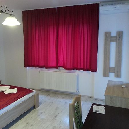 Downtown Apartment Miskolc Esterno foto