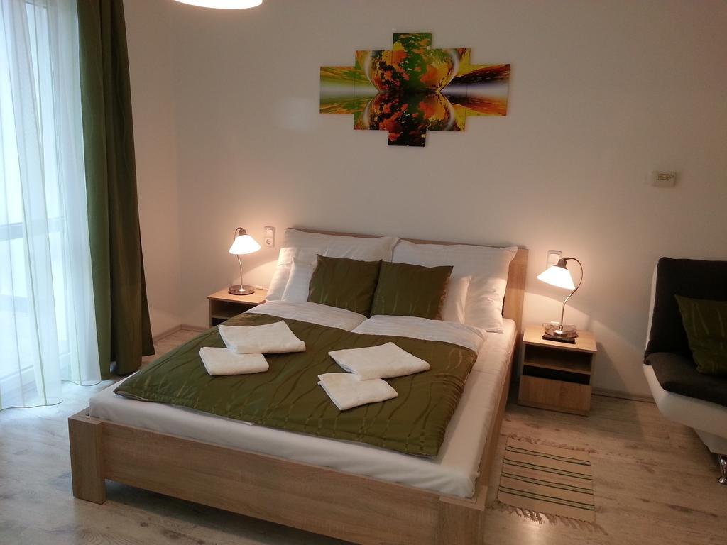 Downtown Apartment Miskolc Esterno foto