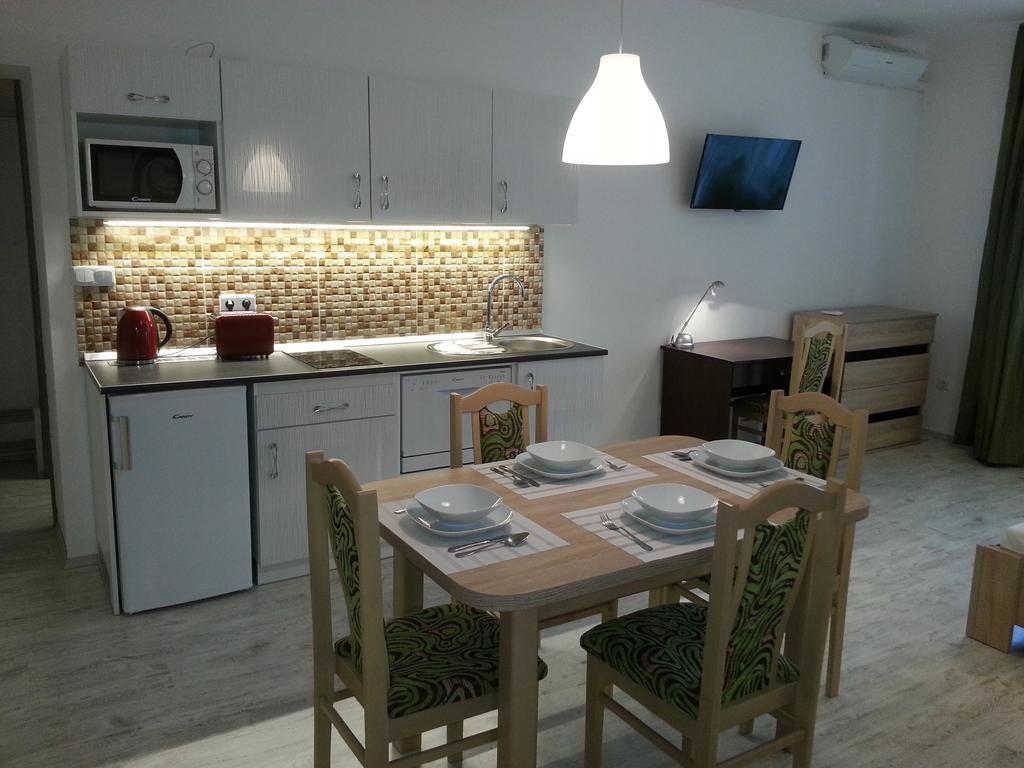 Downtown Apartment Miskolc Esterno foto