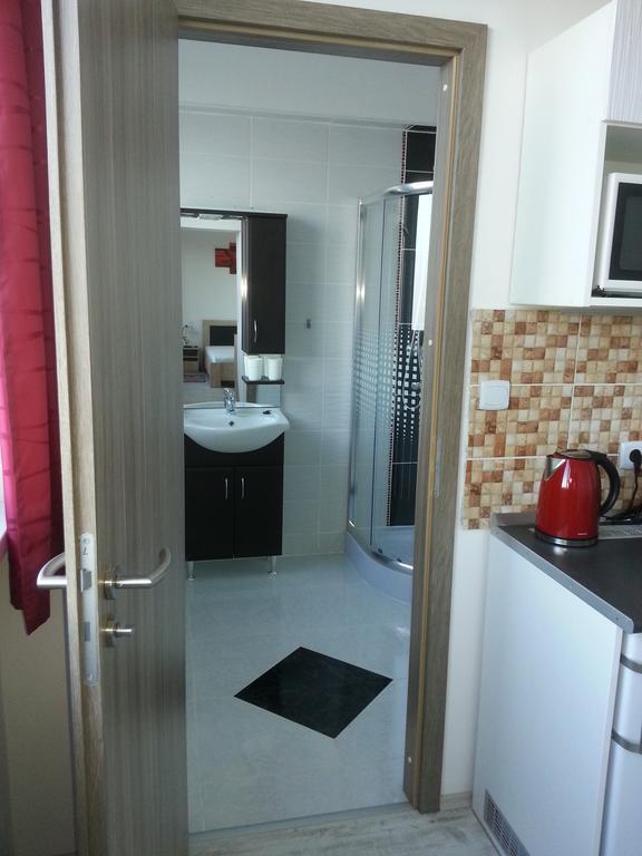 Downtown Apartment Miskolc Esterno foto