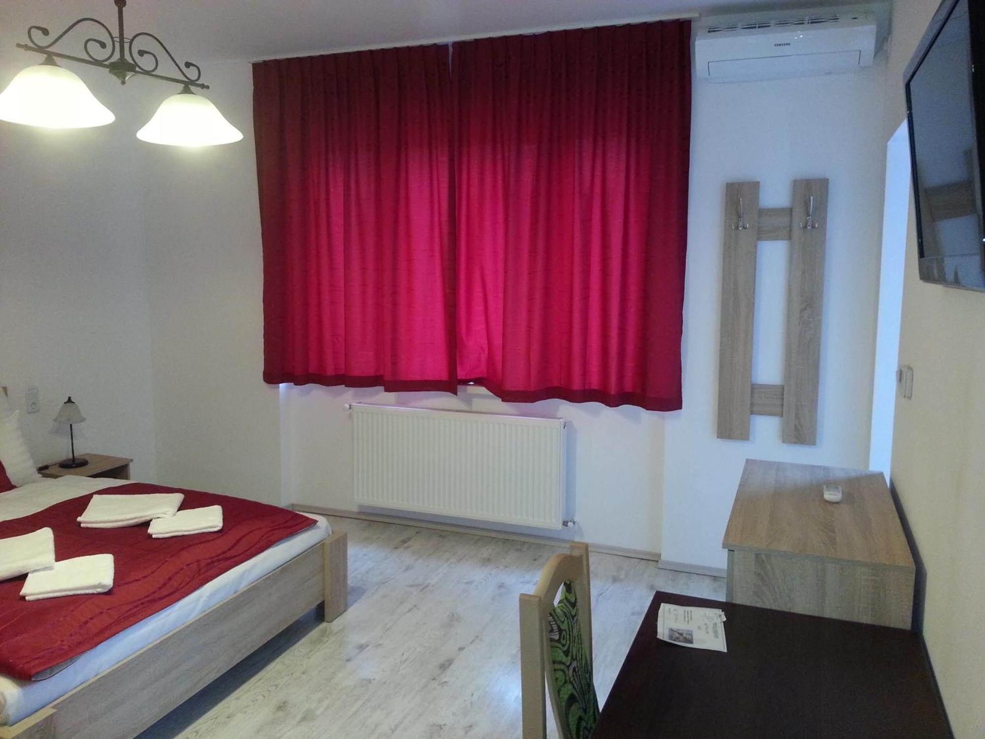 Downtown Apartment Miskolc Esterno foto