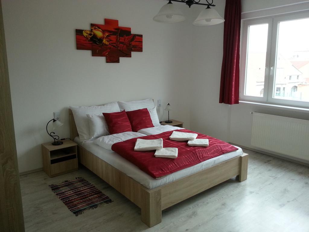 Downtown Apartment Miskolc Esterno foto