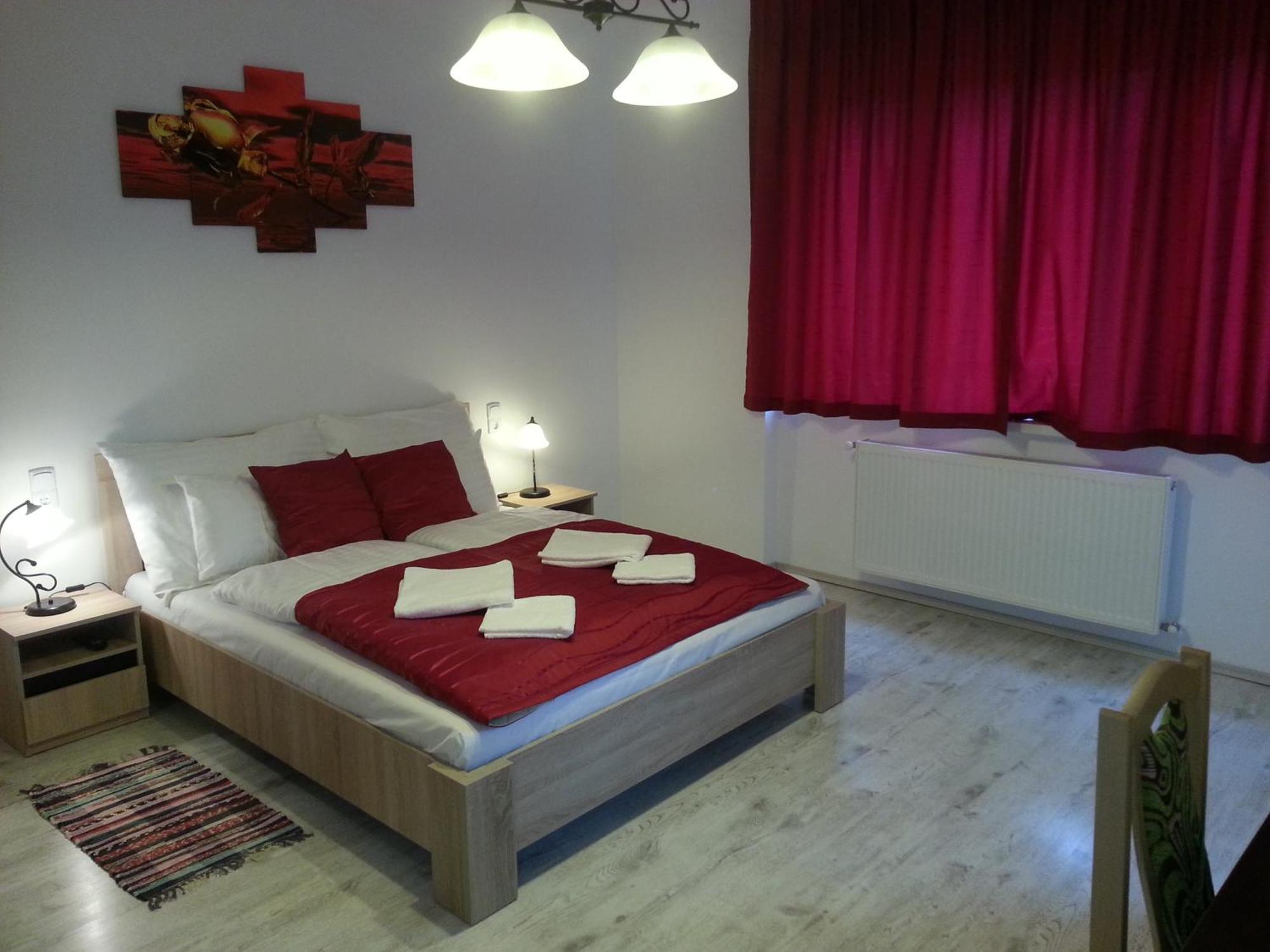 Downtown Apartment Miskolc Esterno foto