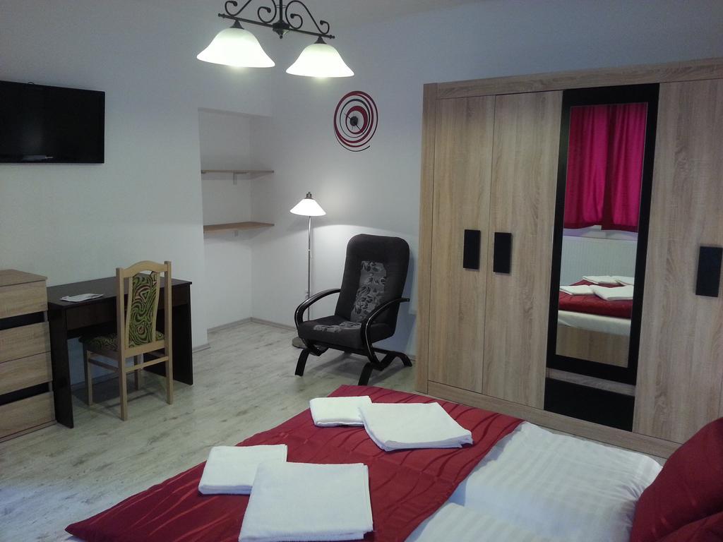 Downtown Apartment Miskolc Esterno foto