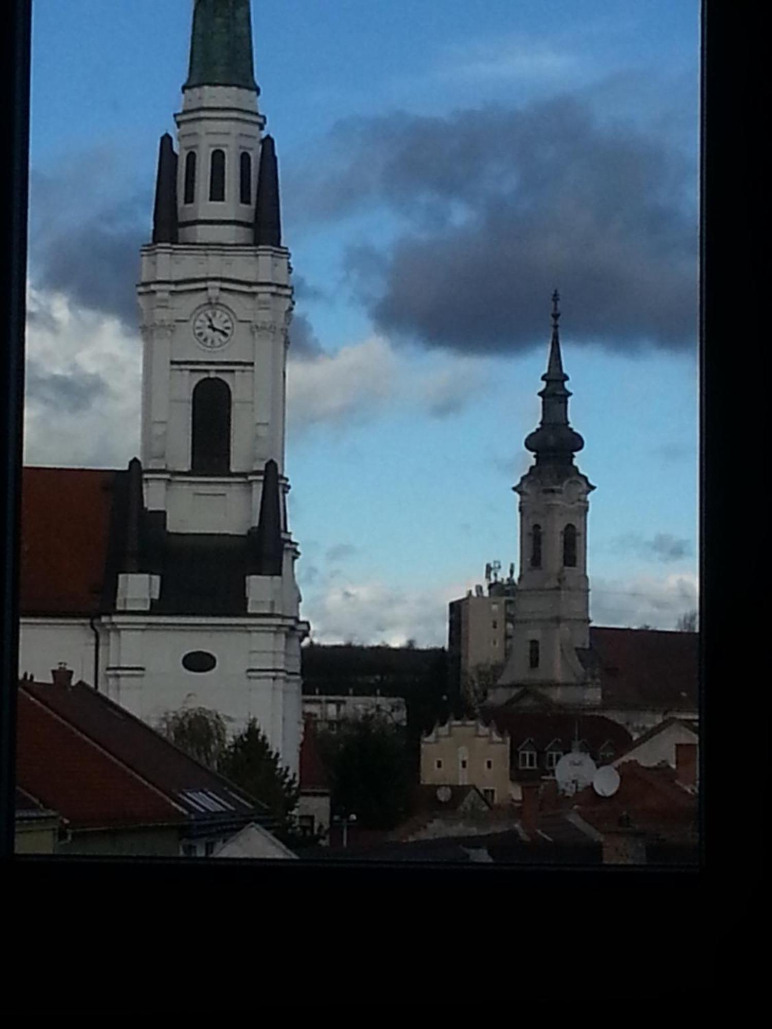 Downtown Apartment Miskolc Esterno foto