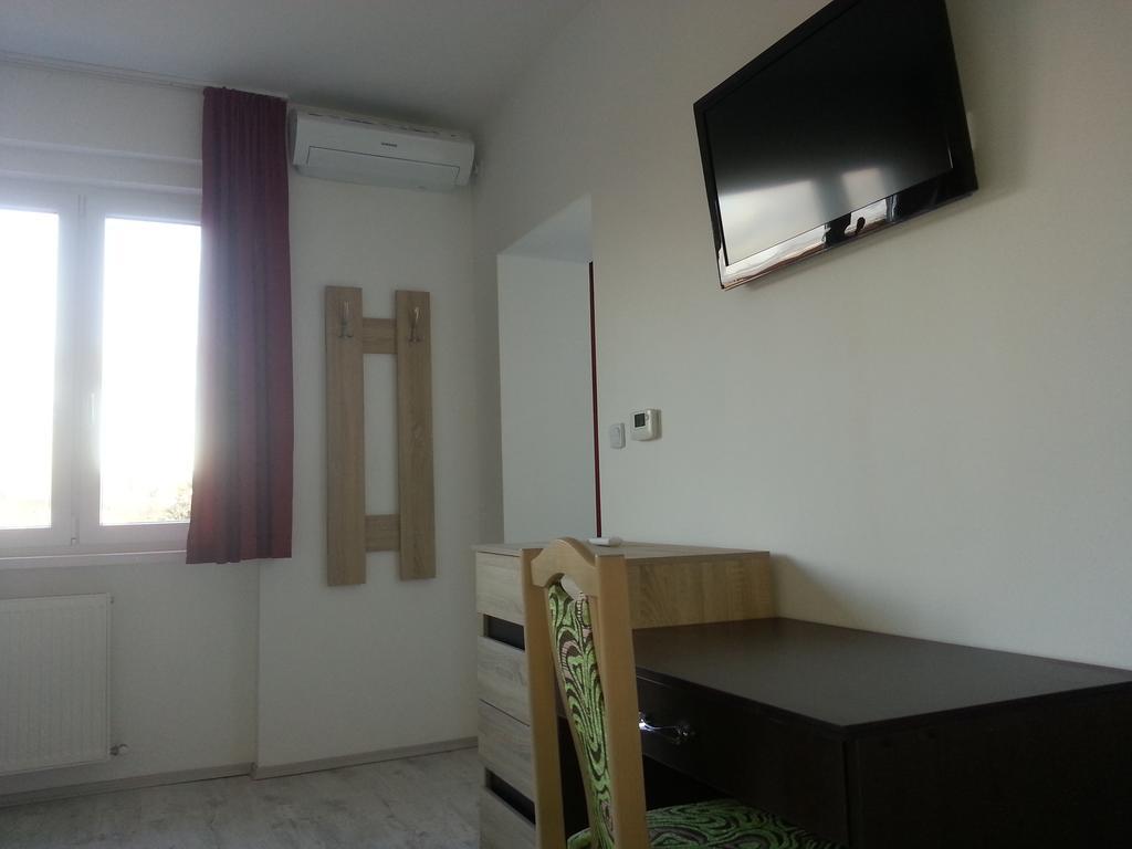 Downtown Apartment Miskolc Esterno foto