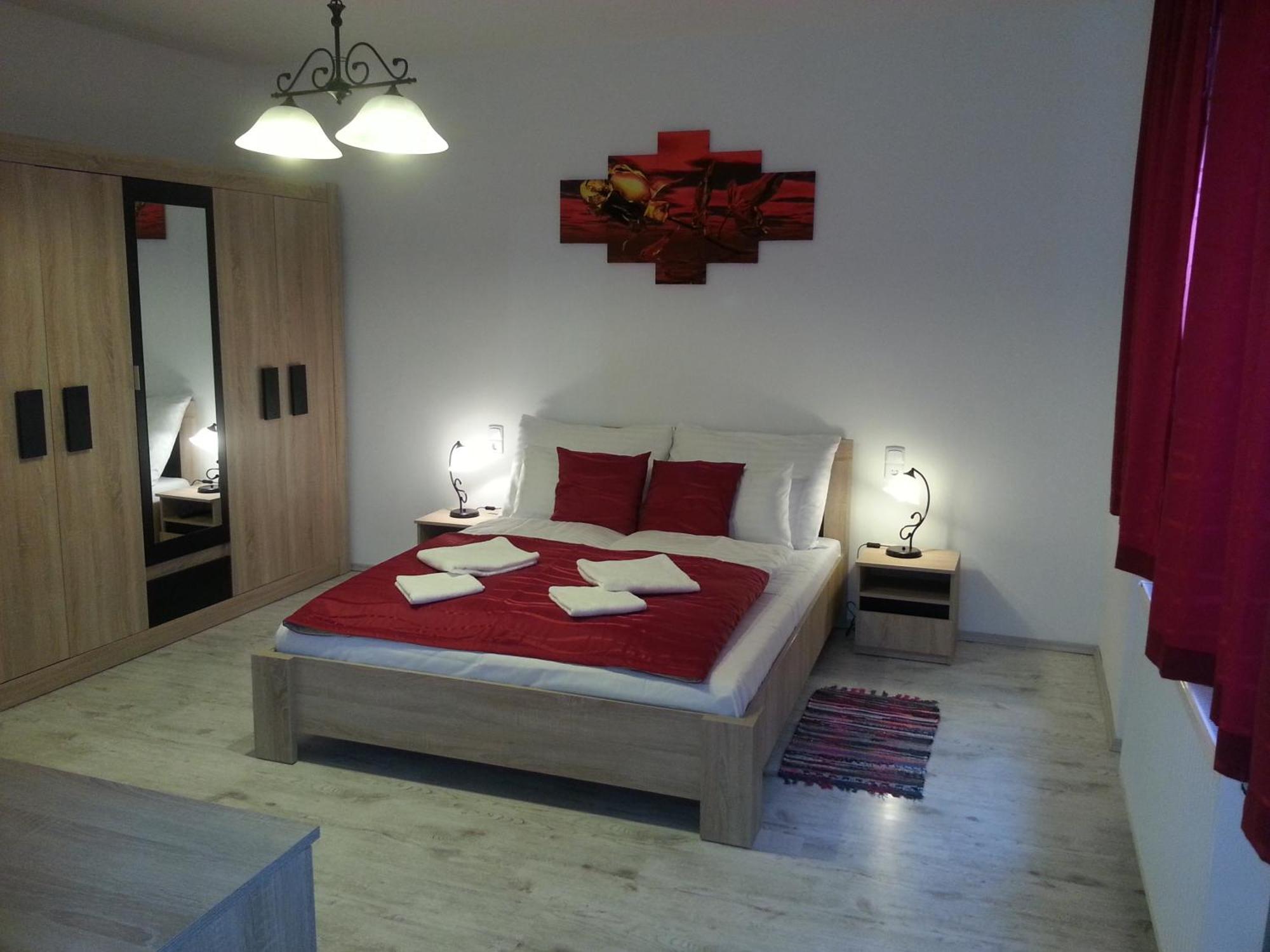 Downtown Apartment Miskolc Esterno foto