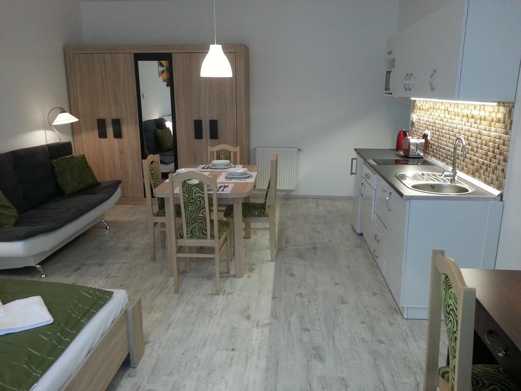 Downtown Apartment Miskolc Esterno foto