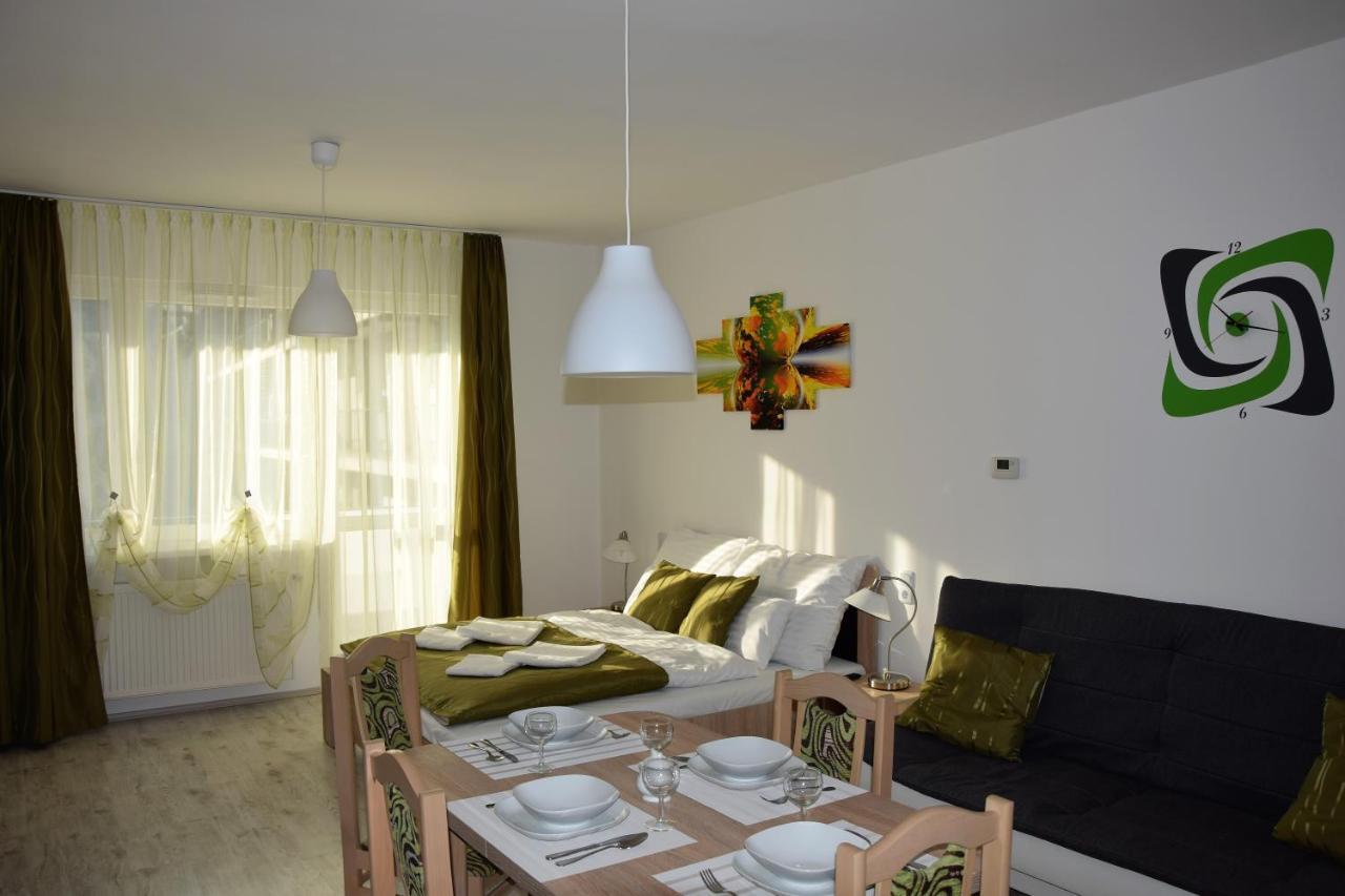 Downtown Apartment Miskolc Esterno foto