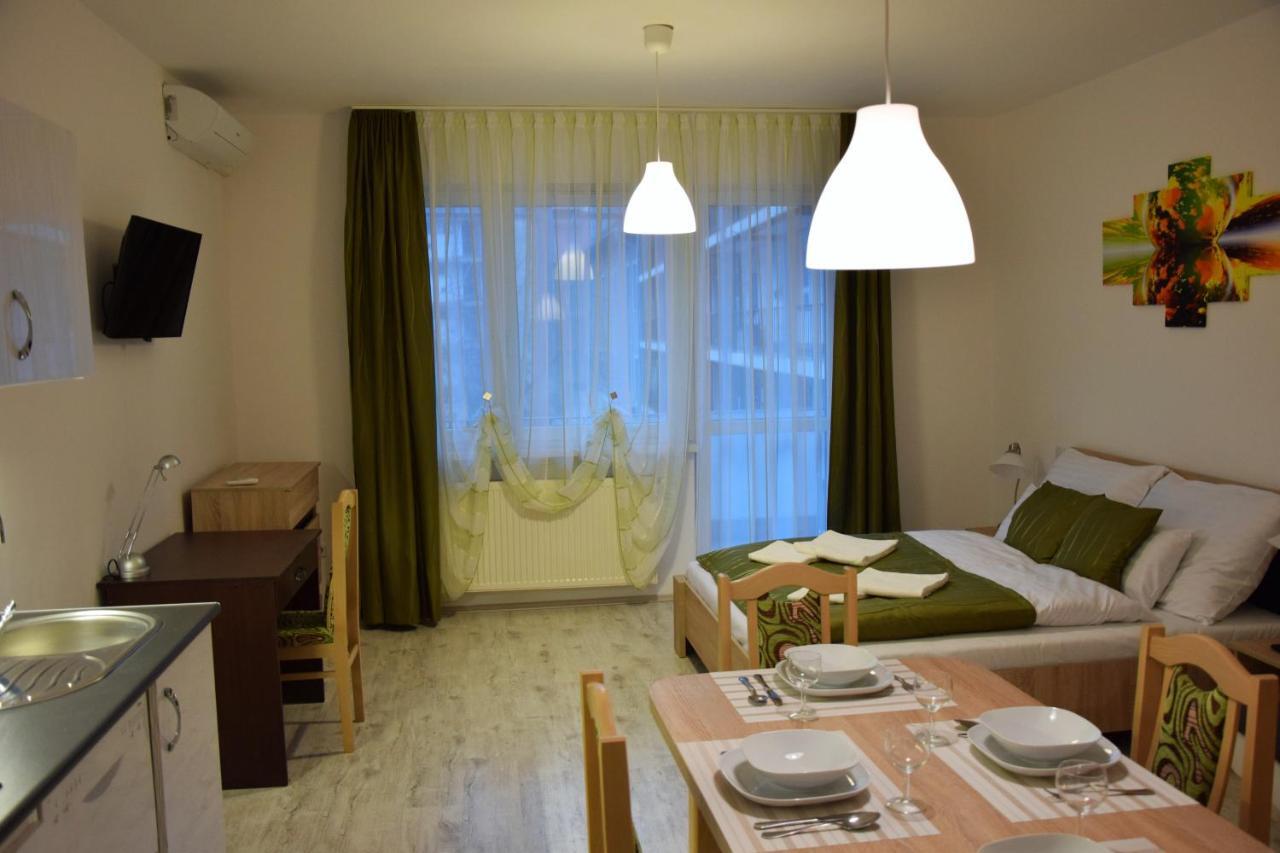 Downtown Apartment Miskolc Esterno foto
